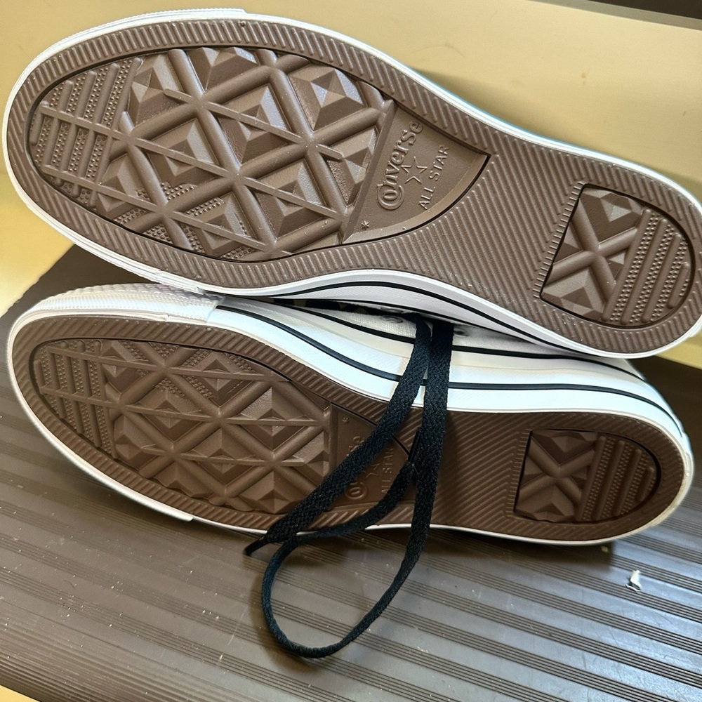 Converse - Picture 3 of 3